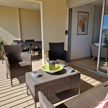 Apartment Beau 65 M2 En Front De A St Raphael - Piscine *