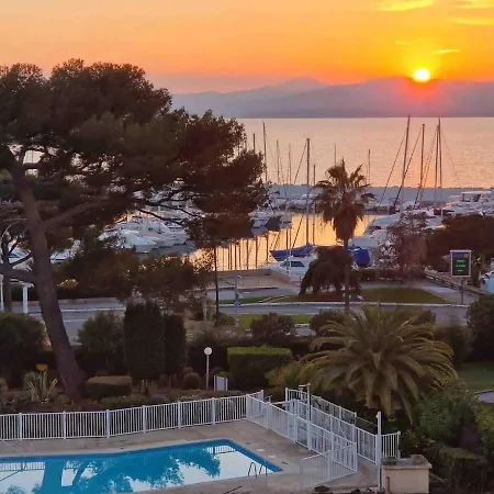 Apartment Beau 65 M2 En Front De A St Raphael - Piscine *